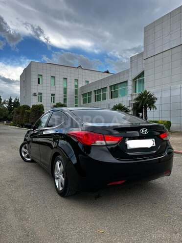 Hyundai Elantra-14