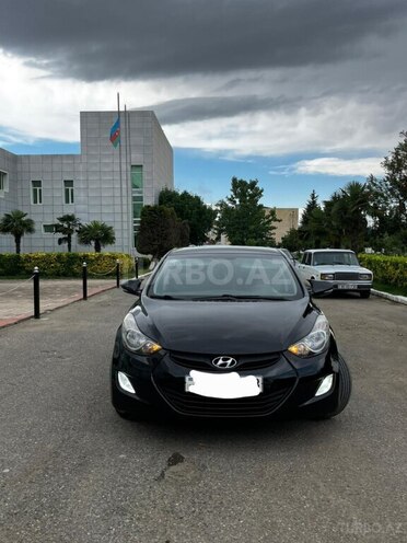 Hyundai Elantra-1