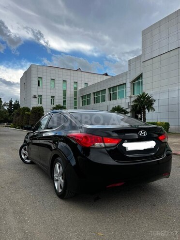 Hyundai Elantra-12
