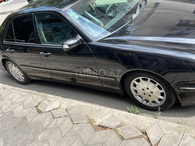 Mercedes E 270-2