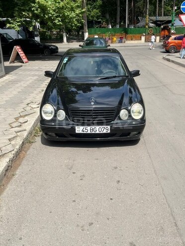 Mercedes E 270-1