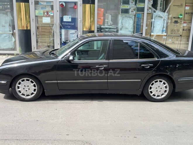 Mercedes E 270-3