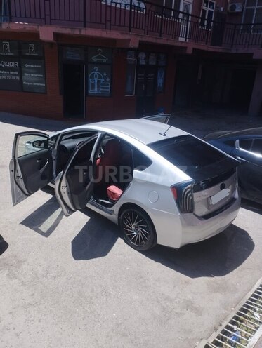 Toyota Prius-11
