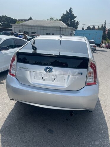 Toyota Prius-2