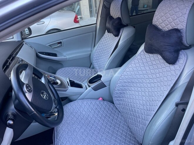 Toyota Prius-4
