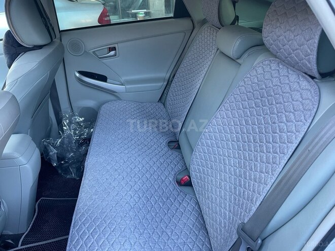 Toyota Prius-5