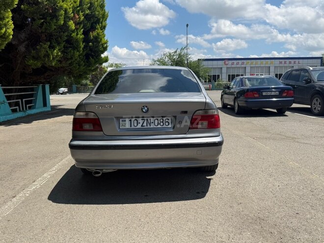 BMW 523-5