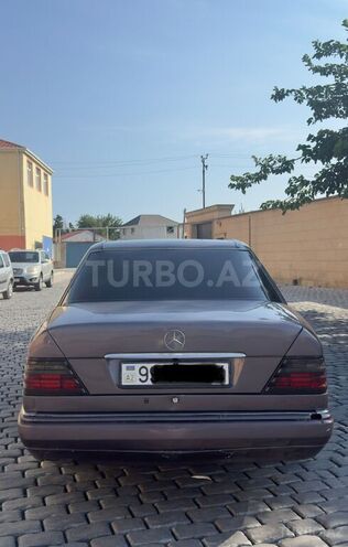 Mercedes 220 E-5