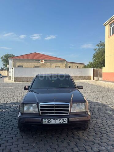 Mercedes 220 E-1
