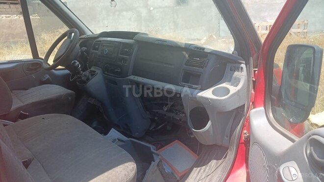 Ford Transit-4