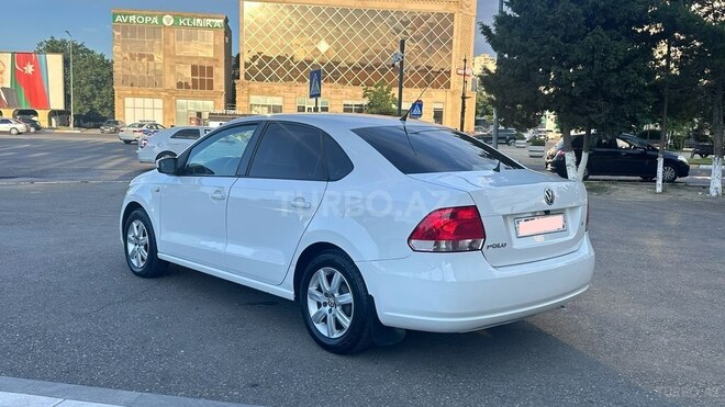 Volkswagen Polo-13