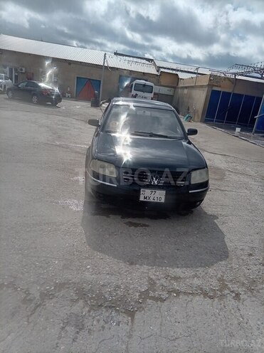 Volkswagen Passat-1