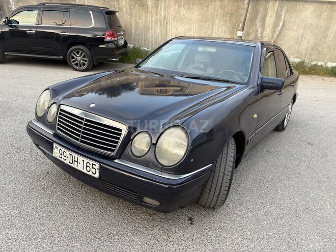 Mercedes E 220-1