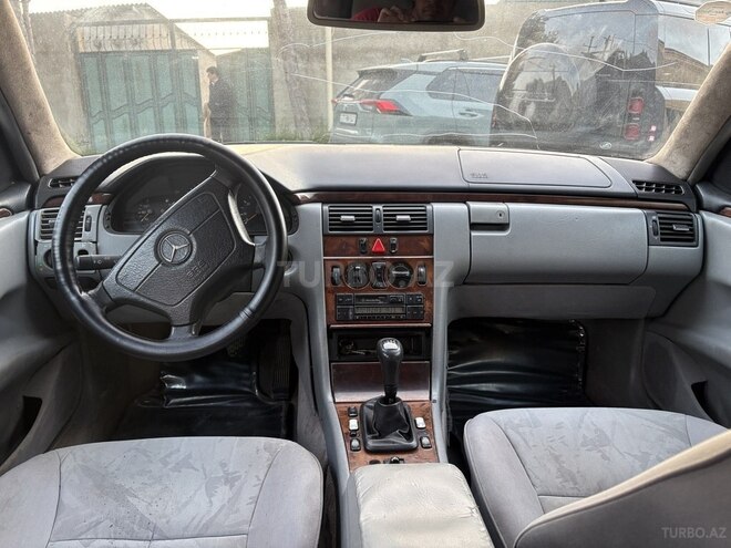 Mercedes E 220-2