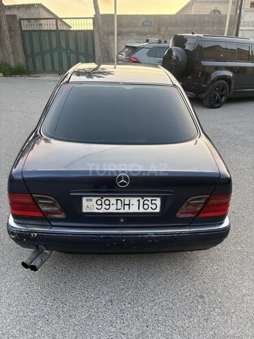 Mercedes E 220-3