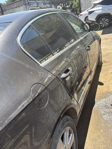 Volkswagen Passat-8