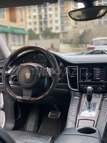 Porsche Panamera-11