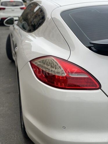 Porsche Panamera-17