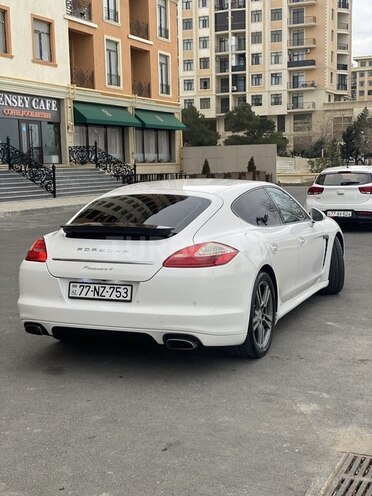 Porsche Panamera-5