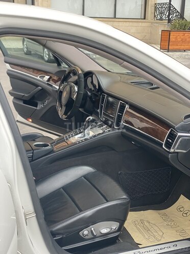 Porsche Panamera-16