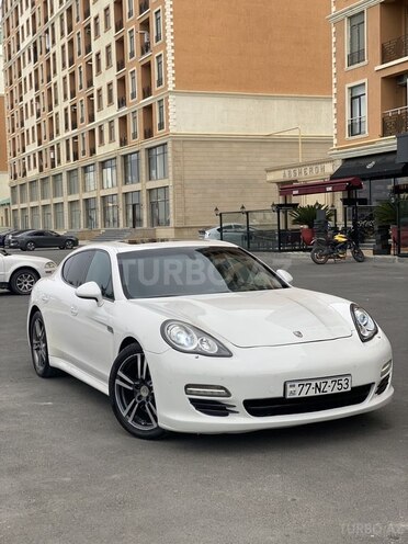 Porsche Panamera-6