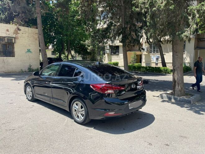 Hyundai Elantra-9