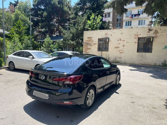 Hyundai Elantra-10