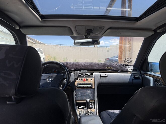 Mercedes E 240-6
