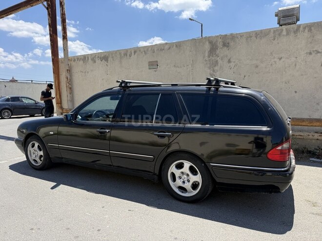 Mercedes E 240-3