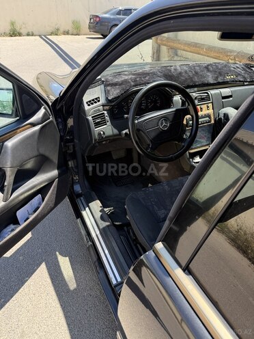 Mercedes E 240-5