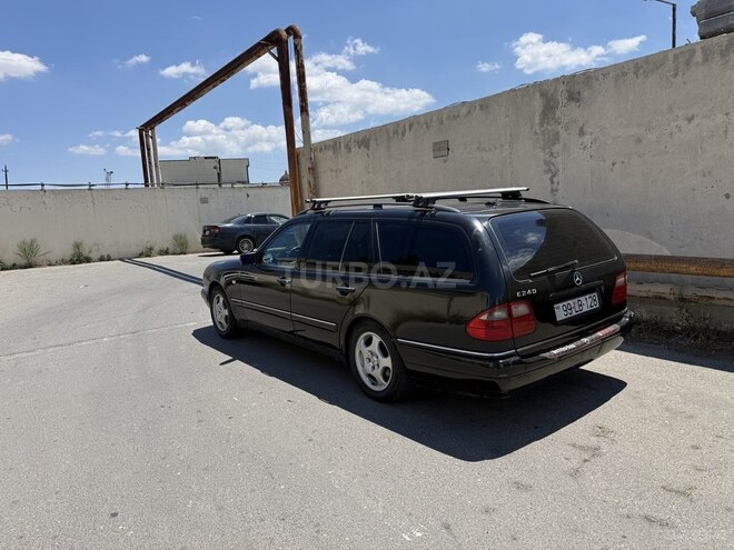 Mercedes E 240-4