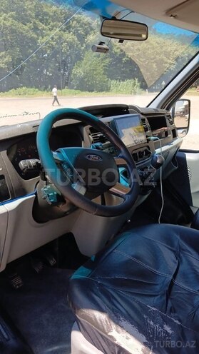 Ford Transit-6