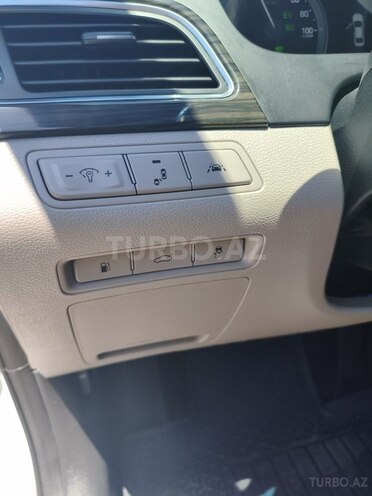 Hyundai Sonata-10