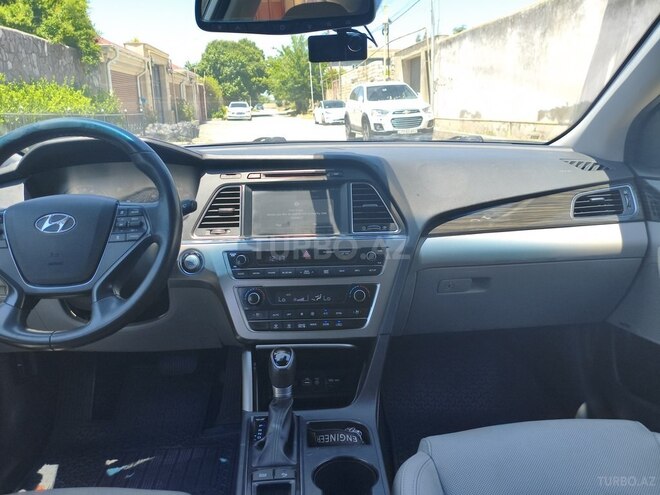 Hyundai Sonata-9