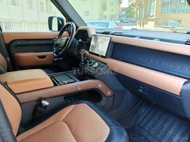 Land Rover Defender-10
