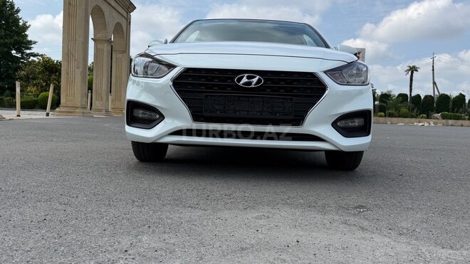 Hyundai Accent-2