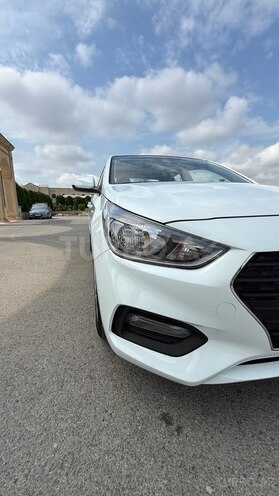 Hyundai Accent-5