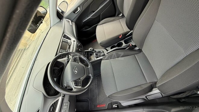 Hyundai Accent-16