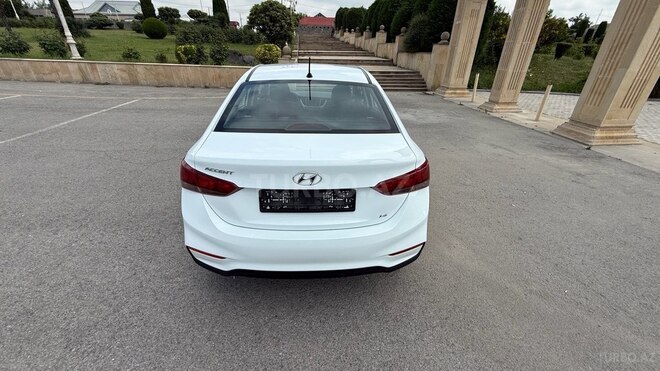 Hyundai Accent-4