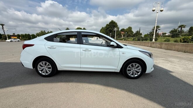 Hyundai Accent-6