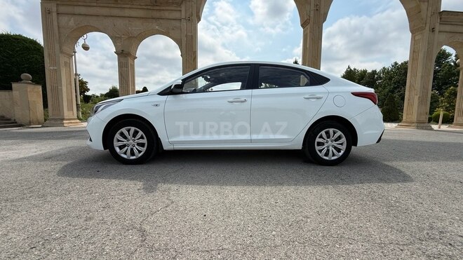 Hyundai Accent-7