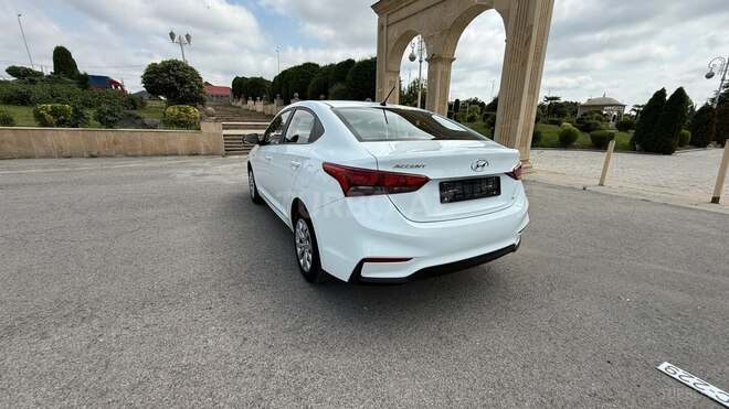 Hyundai Accent-10