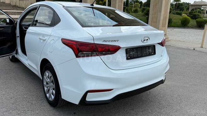 Hyundai Accent-13