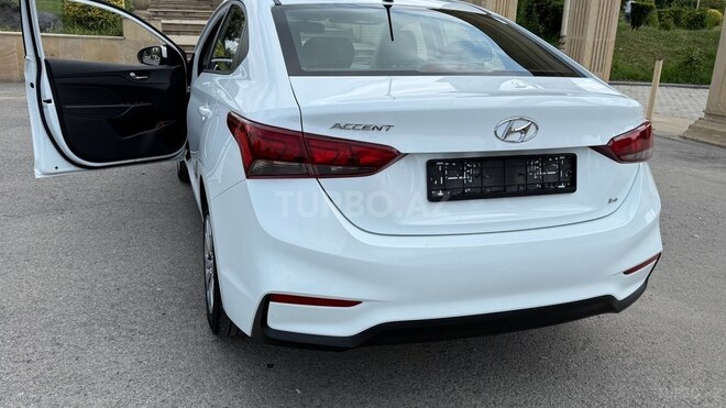 Hyundai Accent-14
