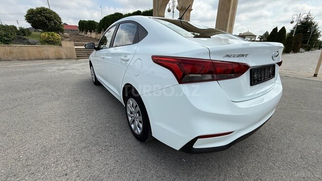 Hyundai Accent-9