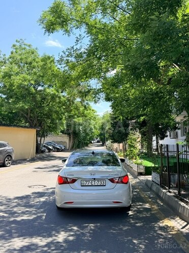 Hyundai Sonata-2