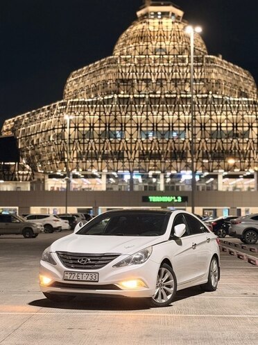 Hyundai Sonata-15