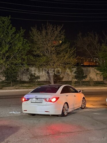 Hyundai Sonata-12