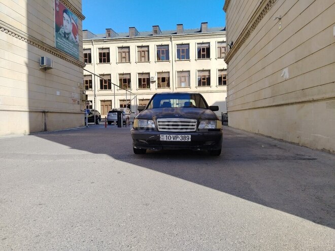 Mercedes C 220-1