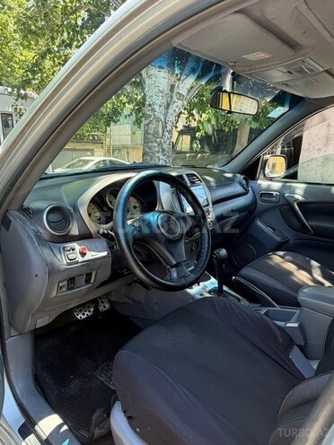 Toyota RAV4-4